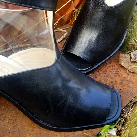 Leather t -strap heels - Picture 1 of 3